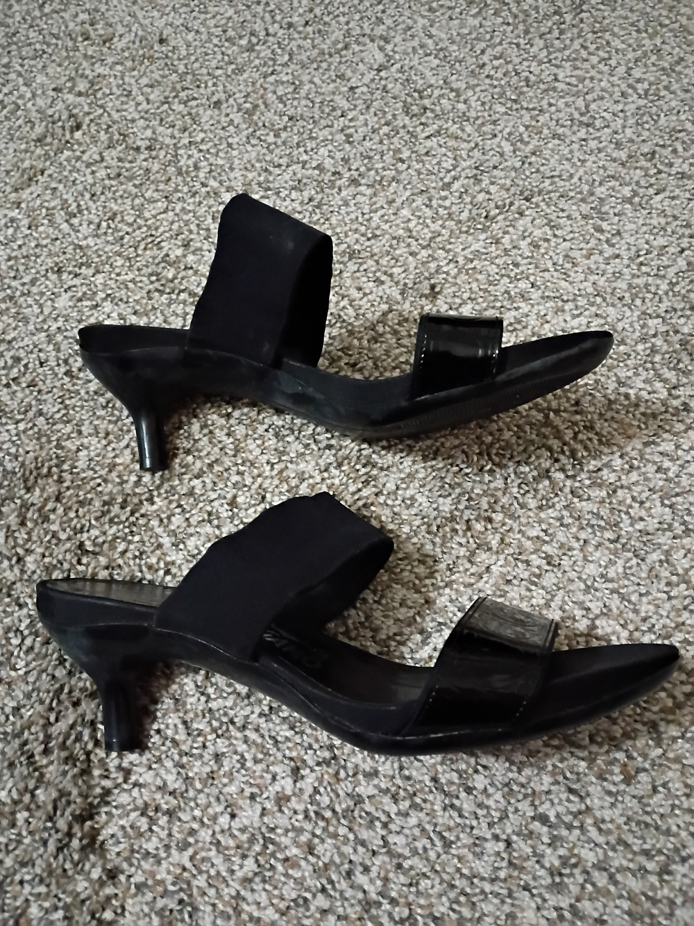 Woman's Salvatore Ferragamo Black Double Strap Slide Sandals Gancini Embossed. 6 - Picture 4 of 10